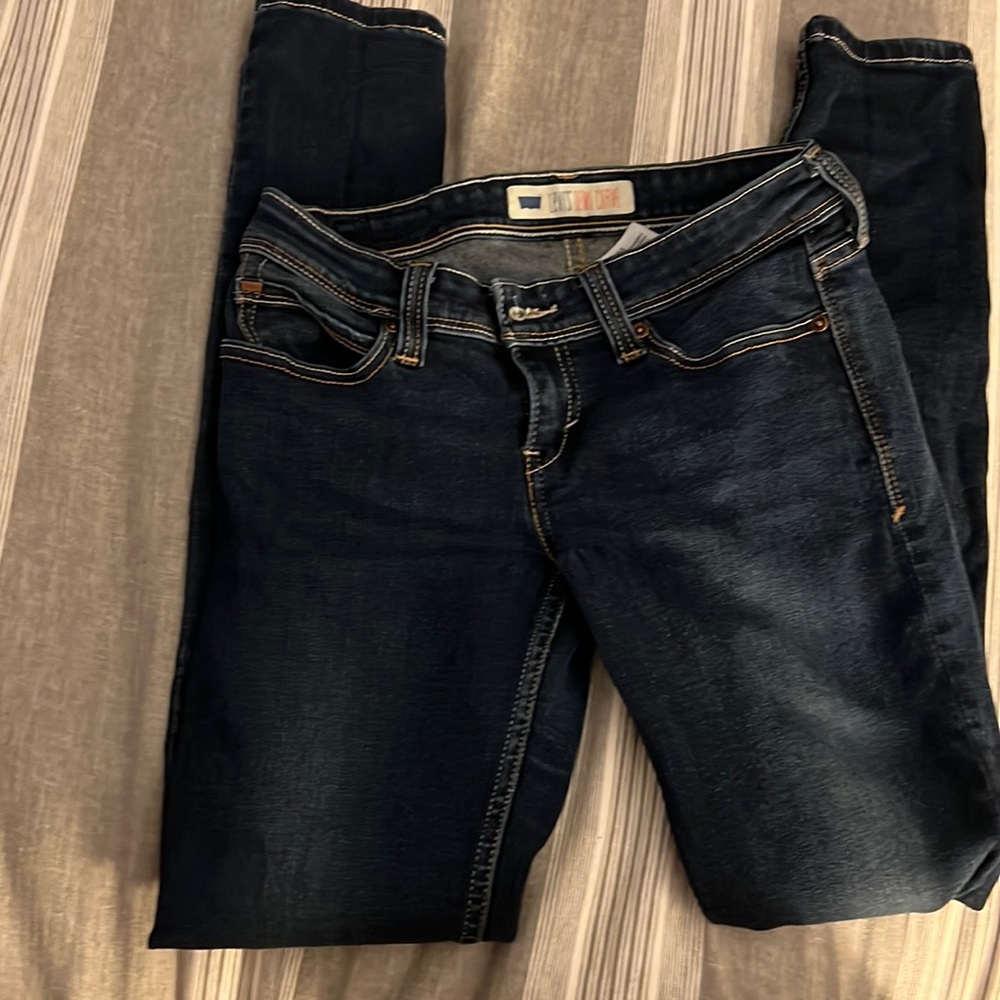 Levi’s Low-Rise Demi Curve Slim Leg jeans.  Women Sz 3M. Dark Wash. Like new